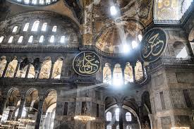 Für die orthodoxe kirche, namentlich die russische und griechische orthodoxie, ist die hagia sophia auch mehr als 500 jahre nach der eroberung konstantinopels durch die osmanen exakt in der mitte der narthex befindet sich das kaisertor, früher immer geschlossen und nur für den kaiser geöffnet. Die Pforte Des Orients Magdalenamenzinger Com