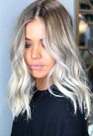 53 Lindas Cores De Cabelo De Verao Tendencias E Dicas Dark Roots Blonde Hair Summer Hair Color Icy Blonde Hair