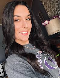 Hello wonderful people in my phone. I was wondering if anyone can be clever  and take me out of the photo where you can only see half my head as the  others