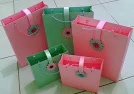 Jika sudah, potong kertas kado sesuai ukuran yang anda inginkan. Bisnis Paper Bag Besar Labanya Kecil Modalnya Blog Bisnis Indonesia