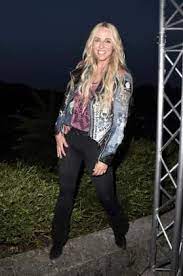 열 번째 멤버 츄 공개. Loona Was Macht Die Sangerin Heute Sangerin Star Wars Deutscher Promi