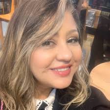 Glória Kalil: "Esses itens podem até estar na moda, mas eu não acho a menor  graça neles. E você? Com que propostas da moda você implica?" Veja: Repost  @gloriakalil Visite o www.50emais.com.br -