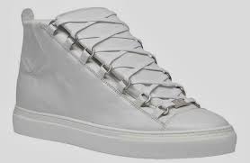 Build your forever wardrobe with the latest balenciaga shoes now at farfetch. How Do Balenciaga Sneakers Fit Traver Dodorye The Art Guru