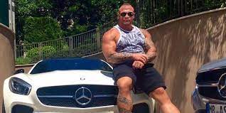 See more of berki krisztián (torna) on facebook. Kuruc Info Molnar Ricsinek Nemcsak Sokmillios Kabrioja Van De 300 Millios Olasz Etterme Is Megmergeztek Erte Az Elozo Tulajt