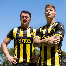 Peñarol won three more league titles (1960, 1961 and 1962), for five consecutive championships. Penarol 2018 Puma Home Kit 17 18 Kits Football Shirt Blog