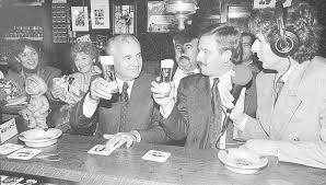 Hola soy amgela gorbatschow, tengo 7 añitos y hablo 5 idiomas. Gorbatschow In Munster Auf Ein Bier In Der Duesbergklause Munster Westfalische Nachrichten