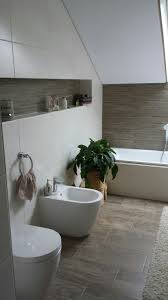 Mit fliesen in holzoptik verlegen sie das beste aus zwei welten: Badezimmer Fliesen In Holzoptik Badezimmer Fliesen Badezimmer Holzoptik Badezimmerfliesen