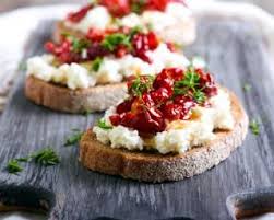Recette De Toasts A La Ricotta Et Aux Tomates Sechees Recette Bruschetta Tomate Ricotta Recette
