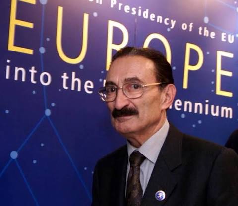 Başbakan Bülent Ecevit, Avrupa Birliği Zirvesine katılmak üzere Helsinki'de. (11 Aralık 1999) 

                        
                        <div class=