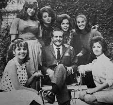 Más sorprendente que la ficción. Leyendas Costumbres Y Tradiciones De Mexico El Sr Arturo De Cordoba Rodeado De Bellas Actrices Leonorilda Ochoa Fanny Cano Sonia Infante Maricruz Olivier Regina Torne Y Alicia Bonet Facebook