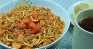Kuey teow goreng basah 100gm isi ayam(potong kecil) 5 ekor udang kubis (hiris halus) sawi(hiris halus) 3 sudu teh kicap pekat 2 susu teh sos tiram 1 paket kuew teow 1 batang cili merah 4. Resepi Kuey Teow Goreng Basah Blog Farah Sanusi