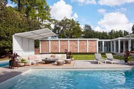 Century oaks apartment provides a peaceful atmosphere and is conveniently located just minutes away from greensboro's finest shopping, dining, and entertainment venues. Midcentury Modern Home In Houston Gets An Inspiring Makeover