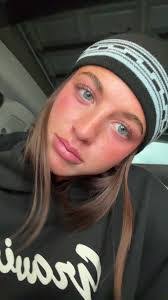 Whitney Barr's Instagram, Twitter & Facebook