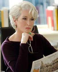 Dirigida con puño de hierro y elegante manicura por miranda priestly (meryl streep, un personaje inspirado en la influyente directora de y la prueba definitiva está delante de ella, vestida de pies a cabeza de prada. Pin On Meryl Streep