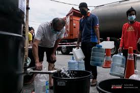 Finally we are told the contamination is toxidic and air selangor is working their best to save the day. Long Winding Road To Solving Selangor S Water Crisis Malaysianow