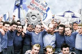Welches land hat die meisten fußballvereine? Schalke 04 Deutscher Meister 1958
