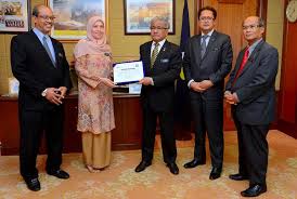 Dato' zahrah abd wahab fenner is the chief executive officer (ceo) of the companies commission of malaysia (ssm). Kpdnhep On Twitter Penyerahan Watikah Pelantikan Kpd Puan Zahrah Abd Wahab Fenner Sbg Pemangku Ceo Perkhidmatan Ssmofficialpage Http T Co T5cyjbdias