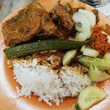 Habis pekena nasi kandar, boleh basahkan tekak dengan cendol abang kacak. Nasi Kandar Ayam Merah Nasi Ganja Kedai Kopi Yong Suan