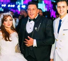 بعد انتهاء العالم، وبعد سيطرة زعماء العصابات على مقاليد اﻷمور، يسابق زوج وزوجة الزمن عبر المقاطعات الريفية في سبيل البحث عن اﻷمان والسكينة في وسط هذا العالم المتوحش. Ù…ØµÙ…Ù… Ø£Ø²ÙŠØ§Ø¡ Ø²ÙØ§Ù Ø­Ù…Ùˆ Ø¨ÙŠÙƒØ§ ÙŠÙƒØ´Ù ØªÙƒÙ„ÙØ© Ø¨Ø¯Ù„Ø© ÙØ±Ø­Ù‡ ÙˆØ³Ø± ØªØµÙ†ÙŠØ¹Ù‡Ø§ Ø¨Ø§Ù„Ø®Ø§Ø±Ø¬