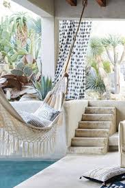 Soll die hängematte dauerhaft aufgehangen werden, ohne dass sie zwischenzeitlich wieder heruntergenommen wird, ist der platz mit besonderer bedacht. Hangematte Auf Dem Balkon Urlaub Zu Hause Archzine Net