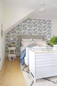 Tapete schlafzimmer dachschrage mit tapeten schlafzimmer dachschräge. Dachschraege Ideen Schlafzimmer Tapete Florales Muster Posterbett Schlafzimmer Dachschrage Haus Deko Hauptschlafzimmer