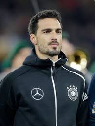 Experte sagt, sie ist „die disruptivste aktie der welt! 460 Mats Hummels Ideen In 2021 Fussball Benedikt Howedes Dfb