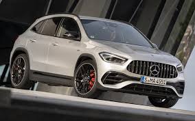 Design wise, the refreshed model gains a slightly redesigned front apron with a new air splitter insertion as well as new air intakes, both adding up to a better aerodynamic. 2020 Mercedes Amg Gla 45 S Hintergrundbilder Und Wallpaper In Hd Car Pixel