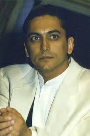 ولدت (28 أبريل 1980)، هي مغنية كويتية سعودية الأصل. Siavash Shams Wikipedia