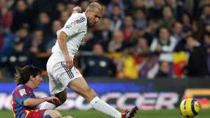Zidane'ın o hareketi yapması;çok büyük hata ya da yapması gereken olarak karşılandı. Islam Dan Sikap Hati Hati Zinedine Zidane