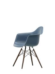 Für eine reihe von diesen stühlen um den esszimmertisch, sind sie also ein gutes. Eames Plastic Arm Chair Daw Stuhl Vitra Ahorn Dunkel Meerblau Vitra 44032500 95 83