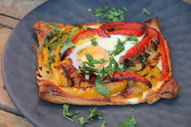 Tartelettes Aux Poivrons Et Aux Oeufs Selon Yottam Ottolenghi Les Petits Plats De Bea Alimentation Recette Facile Petits Plats