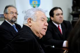 Lerner foi prefeito de curitiba e governador do paraná. Jaime Lerner Recebe Trofeu Camara Municipal Nesta Sexta Camara Municipal De Porto Alegre