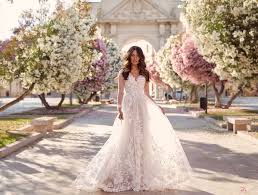 Hier findest du unsere schöne, einzigartige und große auswahl unserer brautkleider aus der brautblüte in düsseldorf, krefeld und köln! Momento Unico Brautmode Baden Wurttemberg Hochzeitswahn