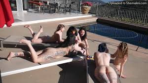 Billie Beaumont When Sunbathing Becomes Pussy Eating Becomes Scissoring Ft  Pastelcoffins Tasteameth