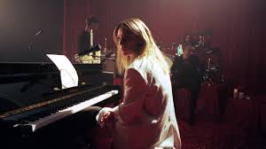 Do you wait for your dancing lessons to be sent from god? Wolf Alice The Last Man On Earth Live Youtube
