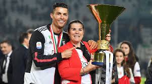 Dolores aveiro recebeu camisola autografada do plantel do sporting. Cristiano Ronaldo Transfer News Update Juventus Star S Mother Vows To Persuade Her Son For Sporting Cp Return Latestly