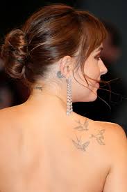 Dakota Johnson In Dovmeleri Unlulerin Dovmeleri Ve Anlamlari Magazin Http Www Dunyayamesaj Com Mesaj Default Asp Dogru Durust Ilkeli Haber