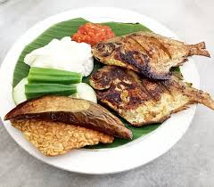  Ikan Bawal Bakar Set Tried At Seri Wijaya Restaurant At Bandar Mega Jaya Mile 7 Sandakan This Javanese Restaurant Serves Great Stuff Food Dishes Fresh Fish