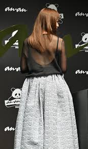 川口春奈、黒のシースルーで大胆コーデ 美背中もあらわに「これが似合うような大人の女性に」 | ORICON NEWS