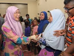 Peranan ibu bapa untuk mengawal penggunaan telefon pintar dalam anak mereka ialah ibu bapa mestilah mengajar anak mereka cara betul menggunakan telefon pintar. Tpm Minta Ibu Bapa Pantau Penggunaan Internet Telefon Pintar Anak