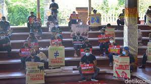 Tetaplah bekerja sesuai dengan porsinya, jangan merasa kerja keras anda tak bernilai. May Day 2021 Buruh Di Bali Kecam Pengusaha Kirim Surat Phk Via Pos