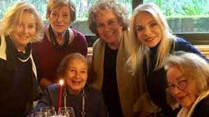 Il successo la porta a condurre il festival di sanremo 2004, diventando la quarta conduttrice donna nella storia della kermesse, dopo maria giovanna elmi, loretta goggi e raffaella carrà. Oqsnxgbe8ldaim
