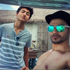 Just Look How Handsome Saif Ali Khan And Amrita Singh S Son Ibrahim Is Photo Poses For Boy Bollywood Actors Celebrity Kids