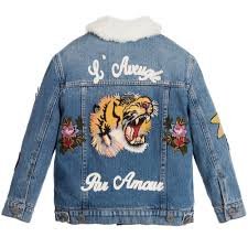 Boys Can Make A Fashion Statement In This Faded Blue Denim Jacket By Iconic Italian Designer Gucci Has Fantastic Embroidered Animal Camisas Jeans Jaqueta Jeans