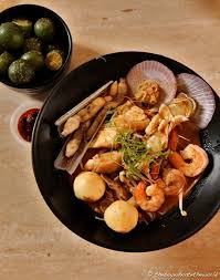 It is also the capital of kuching division. Spectacular Sarawak The Kuching Chronicles The Boy Who Ate The World
