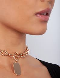 You can customize your look or any. Thick Gold Chain Pendant Necklace Lovisa