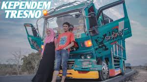 Dan ini sesuai dengan penggunaannya yang melebihi daya angkut beban dari kendaraan angkut. Truk Mitsubishi Colt Diesel Canter Isuzu Dan Hino Dutro Di Tanjakan Lintas Sumatera By Mang Jahot