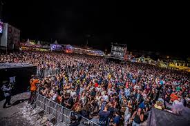 Laatste dag lokerse feesten en dus ook meteen de allerlaatste vraag van de dag. Sum 41 Bad Religion En Meer Op Punkdag Lokerse Feesten 2020 Festileaks Com