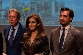 Hem kan een zekere flair van elitisme en extravagantie niet worden ontzegd, hij heeft uitspraken gedaan die. Two Ring Boxing Match Between Climate Denier Baudet And Climate Mafioso Rotmans Erasmus Magazine