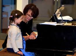 Vielleicht, weil man bestimmte dinge gelernt hat, die voraussetzung sind für den einsatz des pedals? Klavier Spielen Fur Kinder In Augsburg Bei Katalin